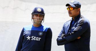 Dhoni blames 'unrest in dressing room' for India's batting collapse