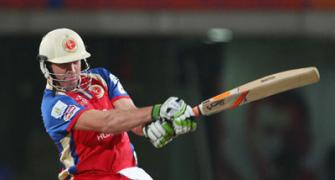 IPL: De Villiers lifts RCB to victory to keep play-off hopes alive