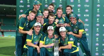 Australia scramble to victory, reclaim number one ranking
