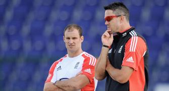 I'd like to hug Strauss and patch up: Pietersen