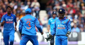 Dhoni is an amazing captain and a strong leader: Gilchrist
