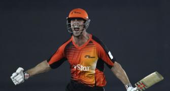 Marsh cameo guides Scorchers to a thrilling win over Dolphins