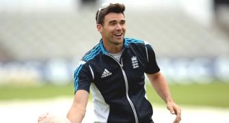 England sweat on Anderson's fitness for Boxing Day Test