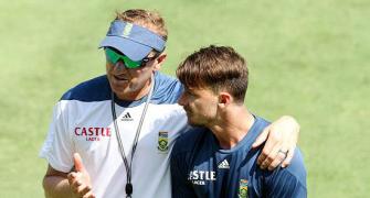 Donald steps down as South Africa bowling coach