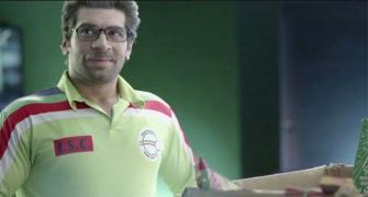 'Fan' sheds Indian t-shirt to don Pak jersey again!
