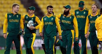 De Villiers' 99 helps South Africa cruise into World Cup quarters