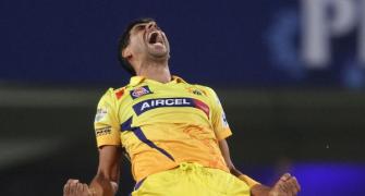 Hussey, Nehra guide Chennai into the IPL final