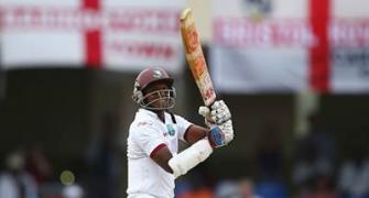 Holding backs Lloyd's decision to drop Chanderpaul