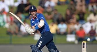 Hales ton fires England to emphatic win over Pakistan