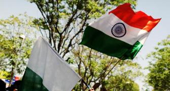 Pak man sings Indian national anthem at Indo-Pak match