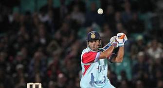 Cricket for Heroes: Dhoni rakes in windfall!