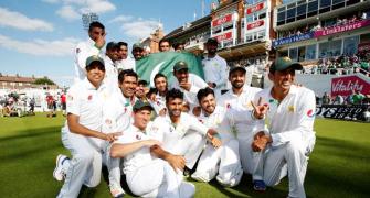 4th Test: Pakistan crush England by 10 wickets to level series