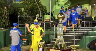 Australia thump Sri Lanka in 4th ODI to claim series win