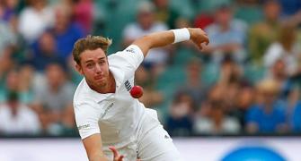 ICC fines Broad for questioning umpire's decision