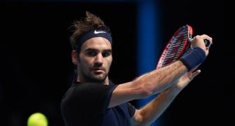 Federer sails in Brisbane, Crawford crushes Petkovic