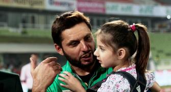 We only get love in India, not security threat: Afridi, Malik