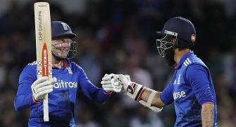 Stokes, Bairstow guide England to go 4-0 against Pakistan