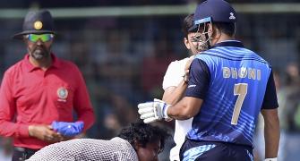 Vijay Hazare: Dhoni wins hearts but Bengal win semis