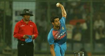 Nehra bowls from 'Ashish Nehra End' as DDCA pays tribute