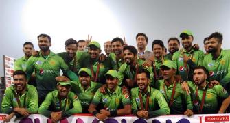 Pakistan mark return of international cricket by beating Sri Lanka