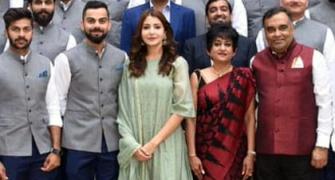 Controversy after Anushka poses with Team India