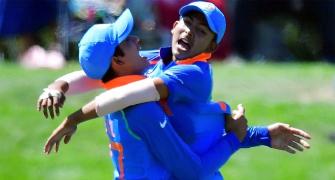 Ganguly, Kohli back U-19 squad to lift World Cup Trophy