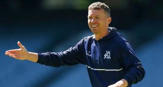 Aus pacer Siddle treated for bushfire smoke inhalation