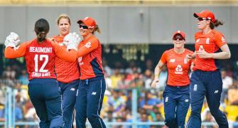 India women lose fourth straight T20I