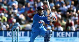 Dhoni lays foundations for another Indian fairytale