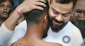 Kohli's heartwarming gesture as he meets a fan