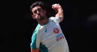 Captain Finch throws weight behind struggling Starc