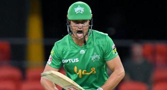 Australia batsman Stoinis fined for personal abuse
