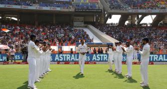 Teammates' guard of honour marks Ishant's 100th Test