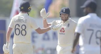 England beat Sri Lanka by 7 wkts; lead series 1-0