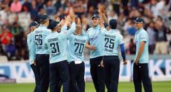 Second-string England trounce Pakistan, seal ODI series