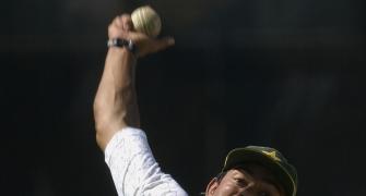 Saqlain wants 15-degree elbow rule for bowlers reviewed
