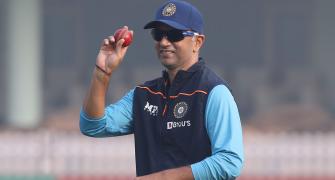 Dravid gives Rs 35000 to Kanpur groundstaff for pitch
