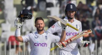 1st Test: Eng batter Pak on record-setting first day