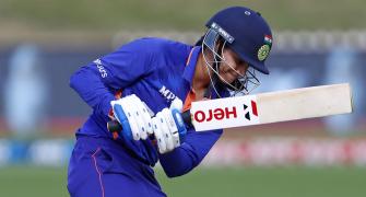 Mandhana cleared to play in WC after blow to head