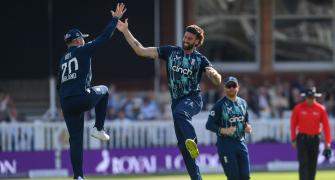 Topley takes six as England rout India to level series