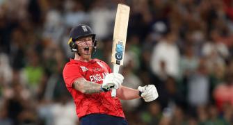 Clinical England crush Pakistan to win T20 World Cup!