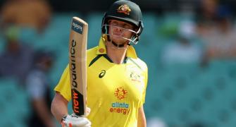 Smith sizzles, leads Aus to series win over England
