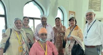 Bishan Bedi-Intikhab Alam relive old times at Kartapur