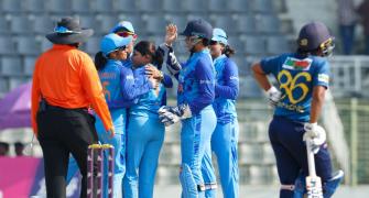 Sri Lanka batters drop like dominos in Asia Cup Final