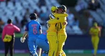 'Composed' Australia edge India for spot in final