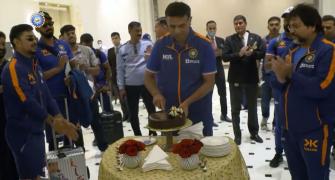 Dravid Hits 50! Team India Celebrates