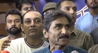 Pakistan should not go to India for WC: Miandad