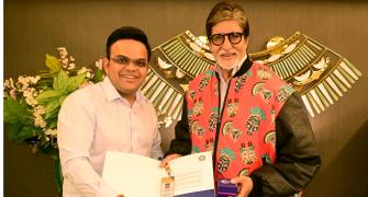 Amitabh Bachchan receives World Cup 'golden ticket'