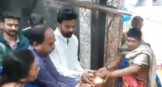 K L Rahul offers prayers at Mahakaleshwar temple