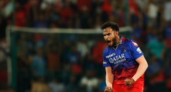 KKR mauling exposes lack of variety in RCB's bowling